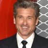 Patrick Dempsey lacht und schaut zur Seite