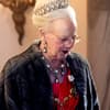 Königin Margrethe von Dänemark guckt traurig nach unten