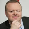 Stefan Raab sieht in die Kamera