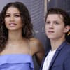 Zendaya und Tom Holland posieren zusammen