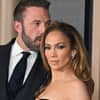 Ben Affleck flüstert Jennifer Lopez zu