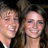 Benjamin McKenzie und Mischa Barton lachen