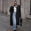 Street Style mit Basic Shirt im Skims-Stil