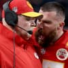 Travis Kelce schreit beim Super Bowl seinen Coach Andy Reid an