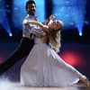 Biyon Kattilathu und Marta Arndt tanzen langsamen Walzer bei "Let's Dance".