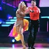 Kathrin Menzinger und Mark Keller tanzen bei "Let's Dance" eine Samba