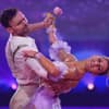 Jana Wosnitza und Vadim Garbuzov tanzen im Halbfinale von "Let's Dance".