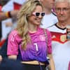 Manuel Neuers Frau Anika Neuer beim EM-Spiel zwischen Deutschland und Ungarn in Stuttgart 