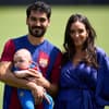 Ilkay Gündogan und Ehefrau Sara Arfaoui mit Sohn Kais beim FC Barcelona 2023