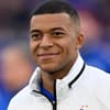 Kylian Mbappé lächelt