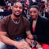 Jonathan Owens und Simone Biles bei einem Basketball-Spiel