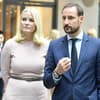 Prinz Haakon und Mette-Marit von Norwegen ernst 