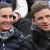 Lisa und Thomas Müller bei einer Sportveranstaltung