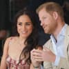 Meghan und Harry tuscheln