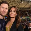 Xabi Alonso & Nagore Aranburu im Stadion, Menschen im Hintergrund