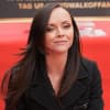 Christina Ricci, roter Hintergrund