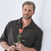 Sebastian Paul mit Rose