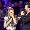 Helene Fischer weint, Florian Silbereisen schaut sie an