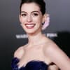 Von A wie Alabasterteint bis Z wie Zopf: OK! verrät, an welchen Beauty-Trends Sie 2010 garantiert nicht vorbeikommen: Machen Sie es wie Hollywood, sehen Sie hell! Mit noch vornehmerer Blässe als sonst ist Anne Hathaway ab März zu sehen - als Weiße Königin in der Verfilmung von "Alice im Wunderland". Ganz en vogue wird Alabaster im Juli - zum Kinostart von "Twilight Eclipse"