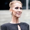 Céline Dion sieht zur Seite