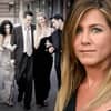 Friends-Stars im Hintergrund, Jennifer Aniston ernst