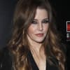 Lisa Marie Presley schaut zur Seite 