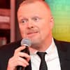 Stefan Raab enttäuscht mit Mikro in der Hand