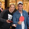 Oliver Pocher und Pietro Lombardi lachen und posieren für Fotografen