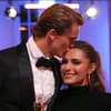 Alex Zverev gibt Sophia Thomalla einen Kuss auf die Stirn