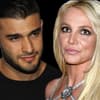 Sam Asghari guckt abwartend, Britney Spears lächelt leicht