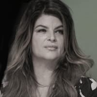 Kirstie Alley guckt nachdenklich