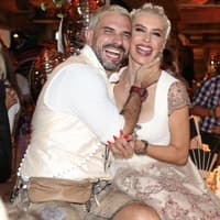 Stars auf dem Münchner Oktoberfest 2023: Marc Terenzi und Verena Kerth happy