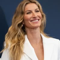 Gisele Bündchen lächelt