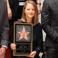 Jodie Foster mit ihrem Stern auf dem Walk of Fame in Hollywood