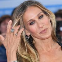 Sarah Jessica Parker guckt bedrückt