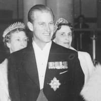 Prinz Philip und Queen Elizabeth II. lächeln 