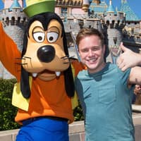 Cooles Duo: Goofy und Olly Murs