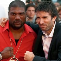 Harte Jungs: "A-Team"-Darsteller Quinton Rampage Jackson und Sharlto Copley mit viel Bling-Bling und geballten Fäusten