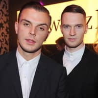 "Wir hatten einen Achter", verrieten die beiden Jungs von der Band Hurts. Auf Tour haben sie wilde Orgien und lassen es richtig krachen