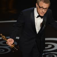 Die erste Auszeichnung des Abends wird verliehen: Der Oscar für "Bester Nebendarsteller" geht an Christoph Waltz - bereits sein zweiter Goldjunge!