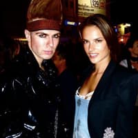 Topmodel Alessandra Ambrosio ist das letzte Mal, als wir tanzen waren, der Absatz ihrer Louboutins abgebrochen. Das hielt uns aber nicht vom Dance´­floor fernâ...