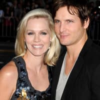 Nach elf Jahren skandalfreier Ehe trennten sich "Beverly Hilly 90210"-Star Jennie Garth und Peter Facinelli am 13. März. Mittlerweile ist der "Twilight"-Darsteller mit Kollegin Jaimie Alexander liiert und auch Jennie soll einen neuen Partner haben