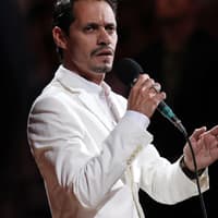 Marc Anthony steht hingegen schon wieder auf der Bühne. Kurz nachdem die Trennung öffentlich wurde gab er ein Konzert in Bogotá