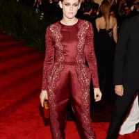 Ooop! Zum Fashion-Event, die "MET Gala", kam Kristen in einer Kreation von Stella McCartney. Bei den Kritikern gehörte sie mit diesem Look zu den Flops des Abends 