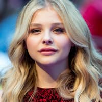 Die erst 15-jährige Chloë Grace Moretz hat schon mit den ganz großen Hollywood-Stars zu tun. Und sie selbst ist dabei, selber einer zu werden