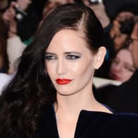 Eva Green erregte mit einem haarigen Malheur Aufsehen: Die Naturblondine hatte ihren hellen Haaransatz offenbar nicht gefärbt