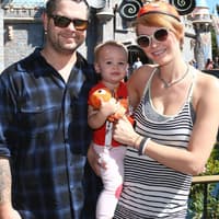 Familien-Ausflug: Jack Osbourne mit seiner Frau Lisa und Töchterchen im berühmten Disneyland