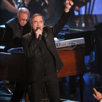 Neil Diamond wurde in die heiligen Hallen des Rock aufgenommen