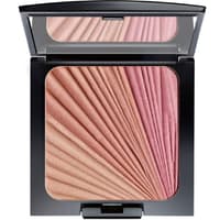 Rouge schenkt einen gesunden frischen Teint. Beim Zusammenmischen der drei Farben in der Artdeco Blusher Box erhält man ein farblich perfektes Finish. "Glam Stars Blusher" von Artdeco, ca. 20 Euro