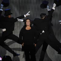 Schauspielerin und Talk-Show-Kollegin Rosie O'Donnell performte ebenfalls für die Talk-Masterin